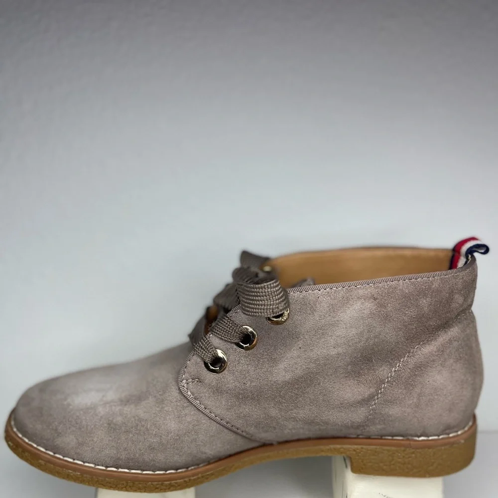Tommy Hilfiger Taupe Suede Balbina Lace Up Ankle Chukka Casual Boots Size 8.5